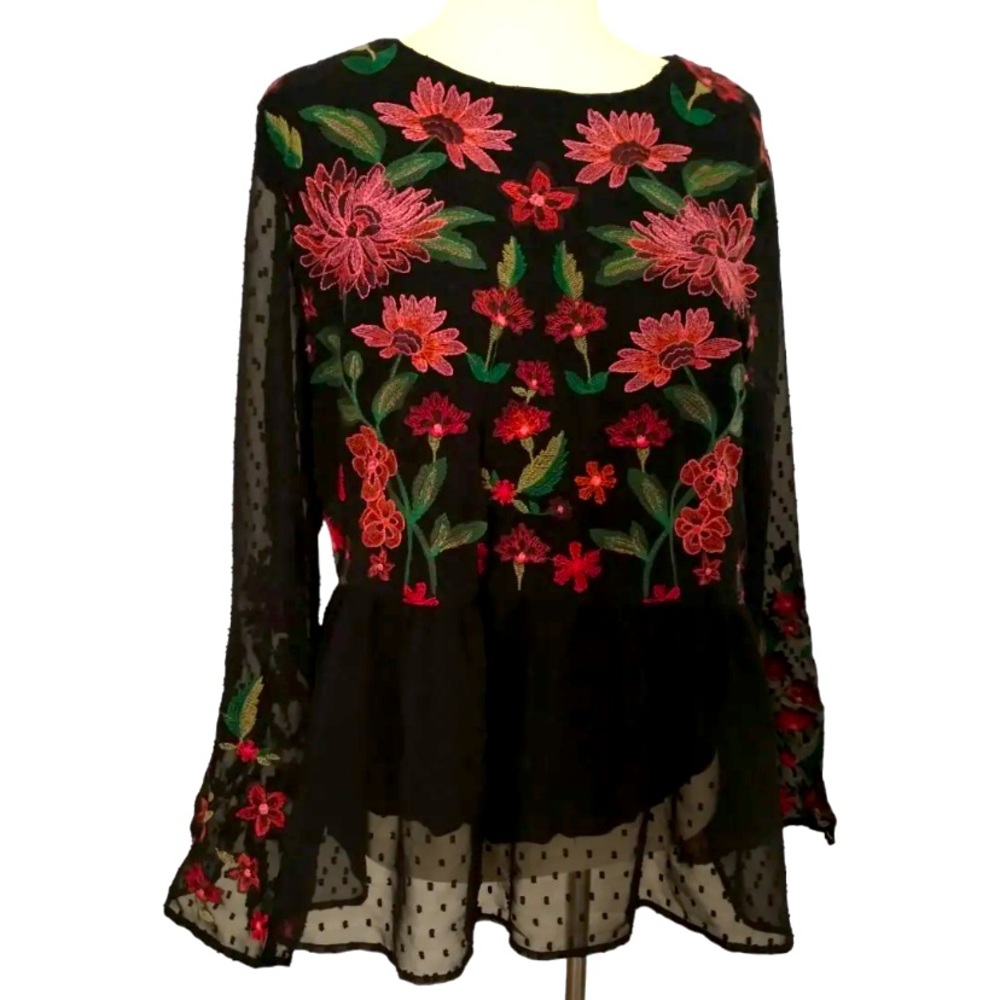 American Eagle Top Large Swiss Dot-with Floral Embroidery - Picture 5 of 13